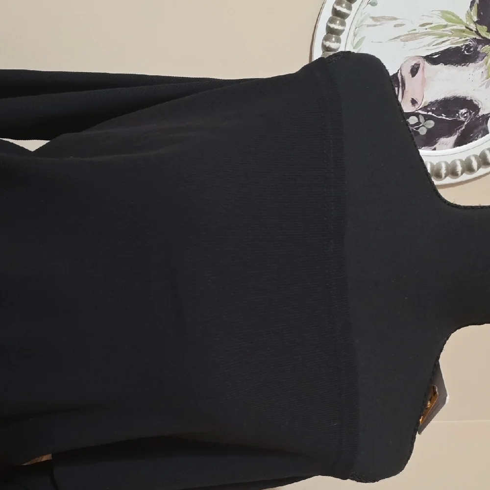 Elegant Black Off-Shoulder Dress - Picture 2 of 8